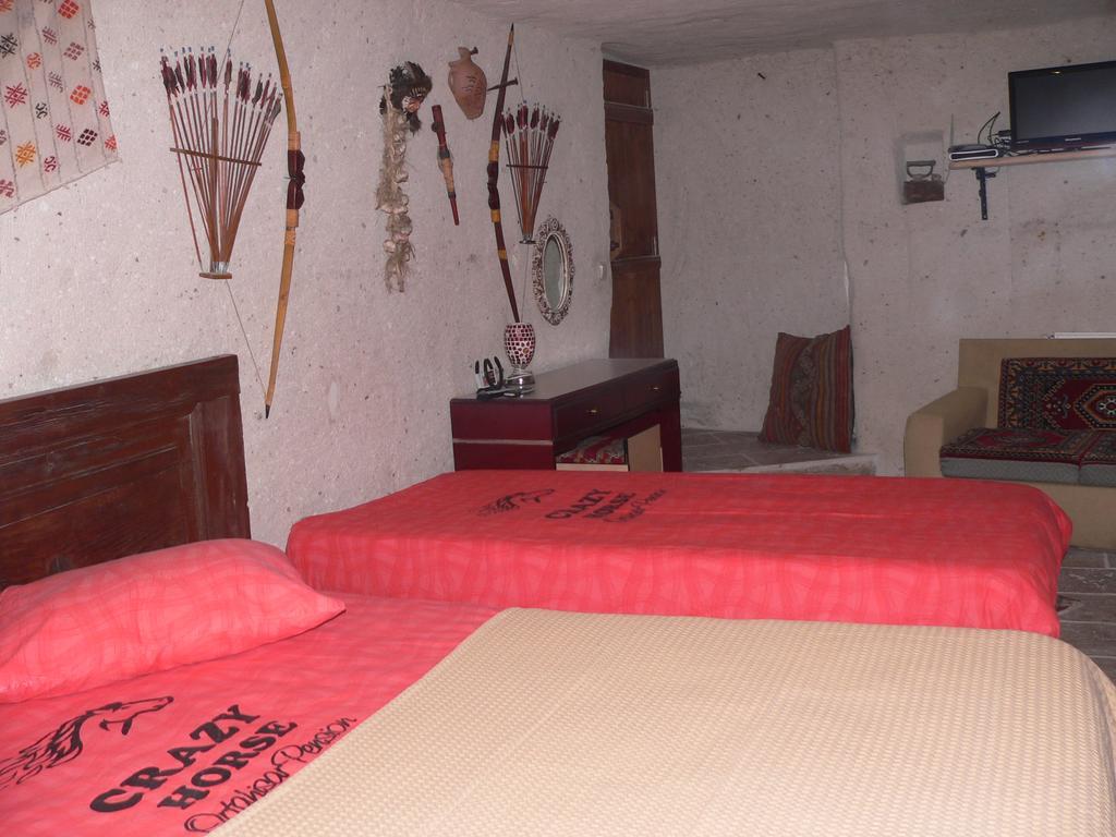 Crazy Horse Pension Юргюп Стая снимка